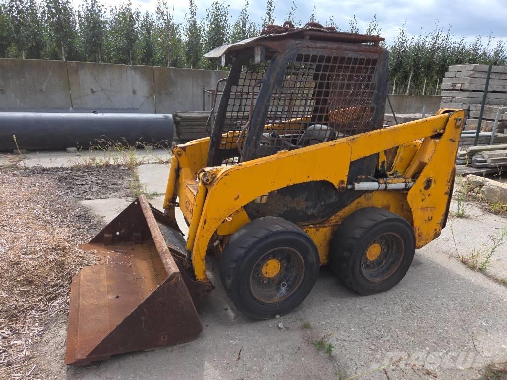 Komatsu SK 714 Schrankladers