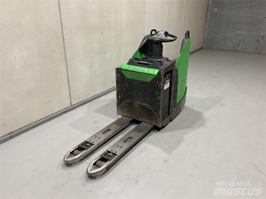 Cesab P320 Meerij pallettruck met platform