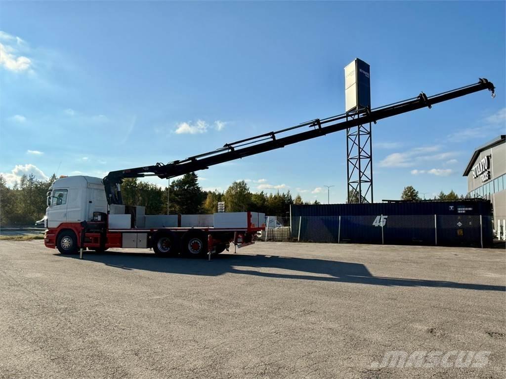 Scania R 500 Vlakke laadvloer met kraan