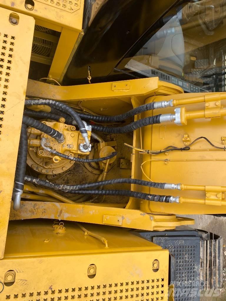 CAT 330 D Rupsgraafmachines