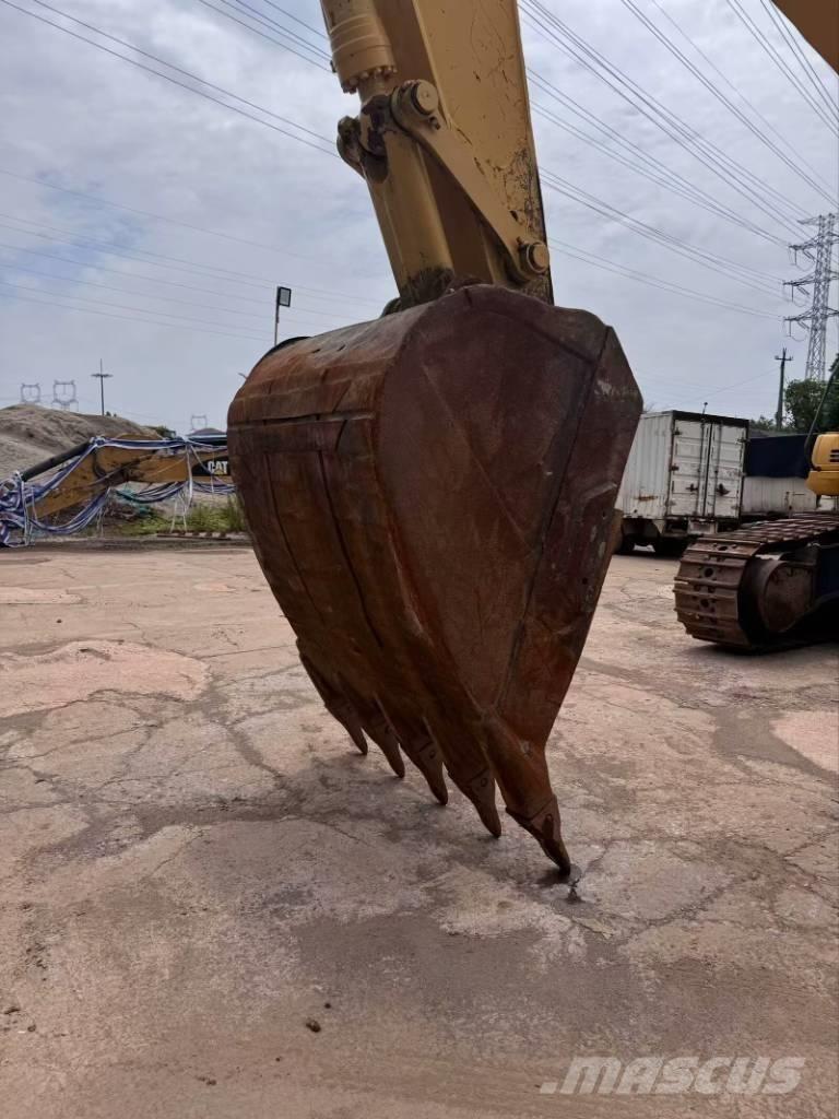 Komatsu PC 400-8 Amfibische graafmachines