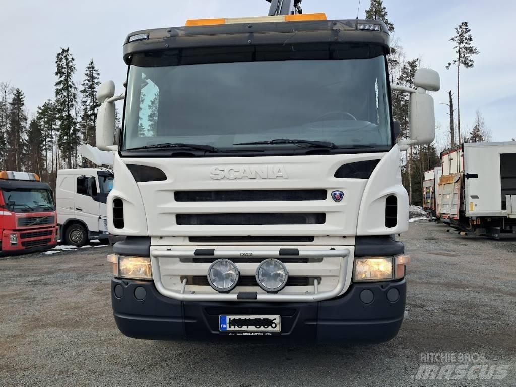 Scania P 340 Vlakke laadvloer met kraan