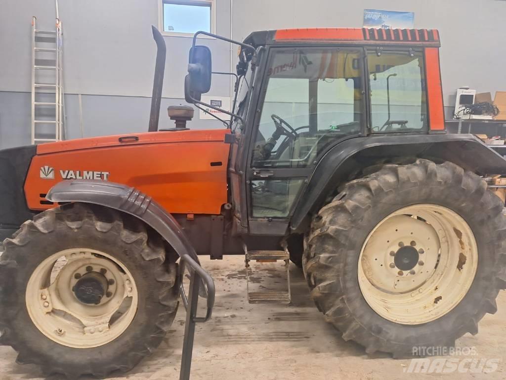 Valtra Valmet 8100E Tractoren