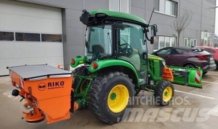 John Deere 3046 R Compacttrekkers