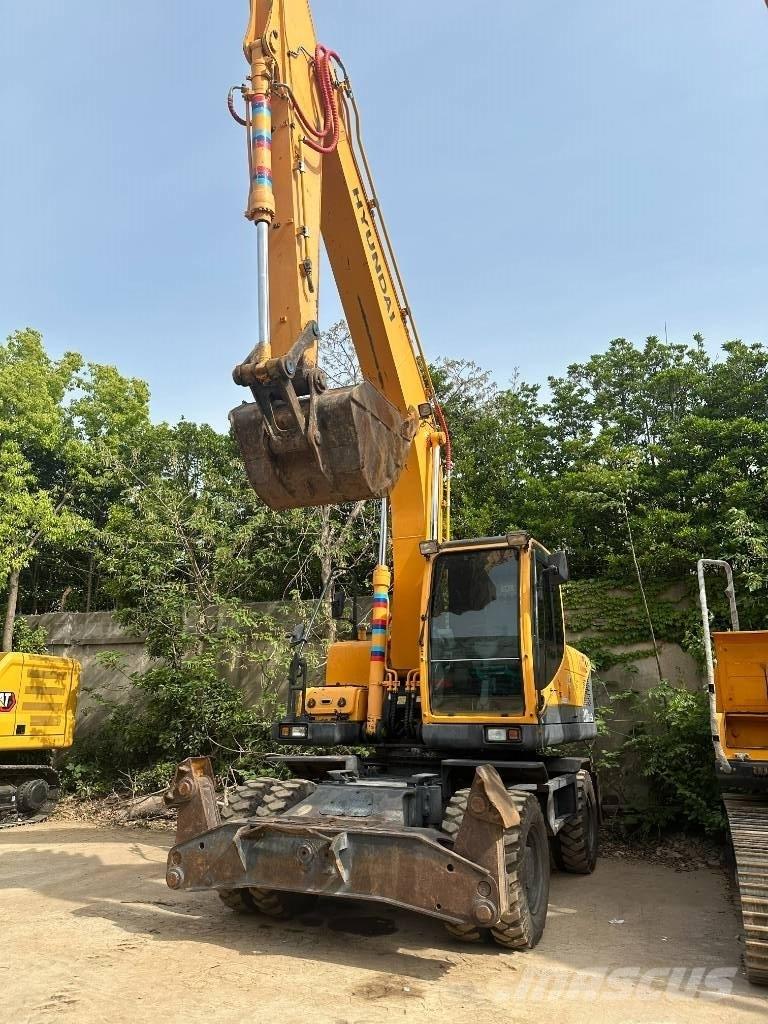 Hyundai R210W-9 Wielgraafmachines