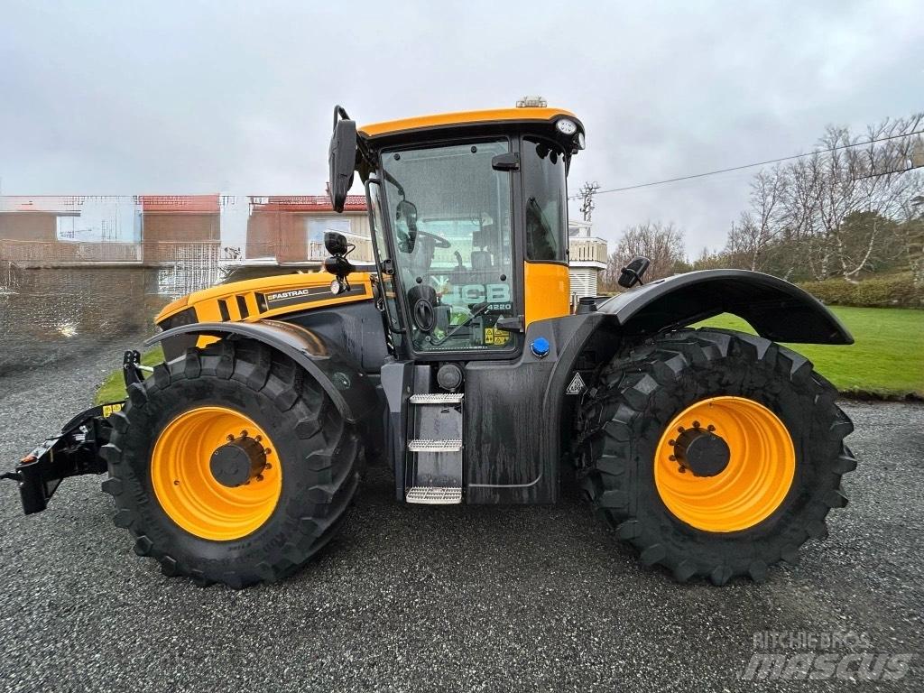 JCB 4220 FASTRAC Tractoren