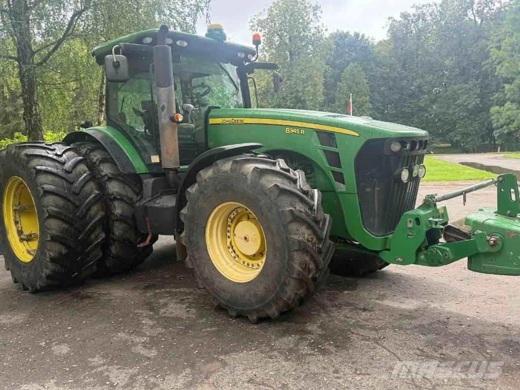John Deere 8345 R Tractoren