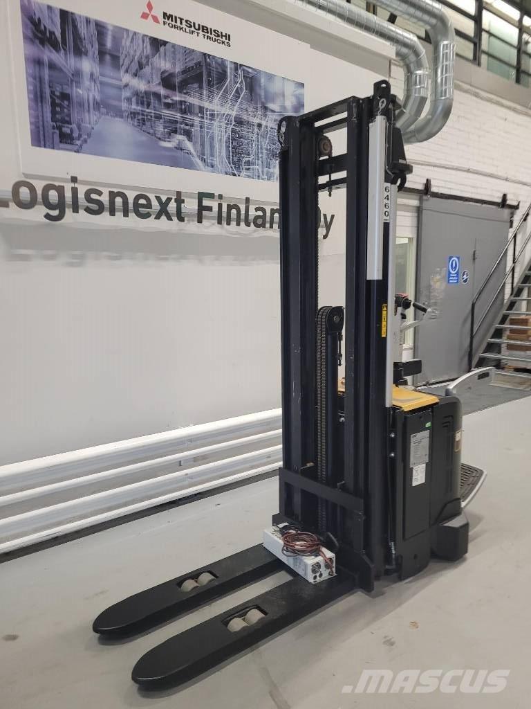 CAT NSV 16N Zelfrijdende stapelaars