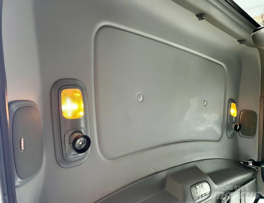 Peterbilt 365 Trekkers