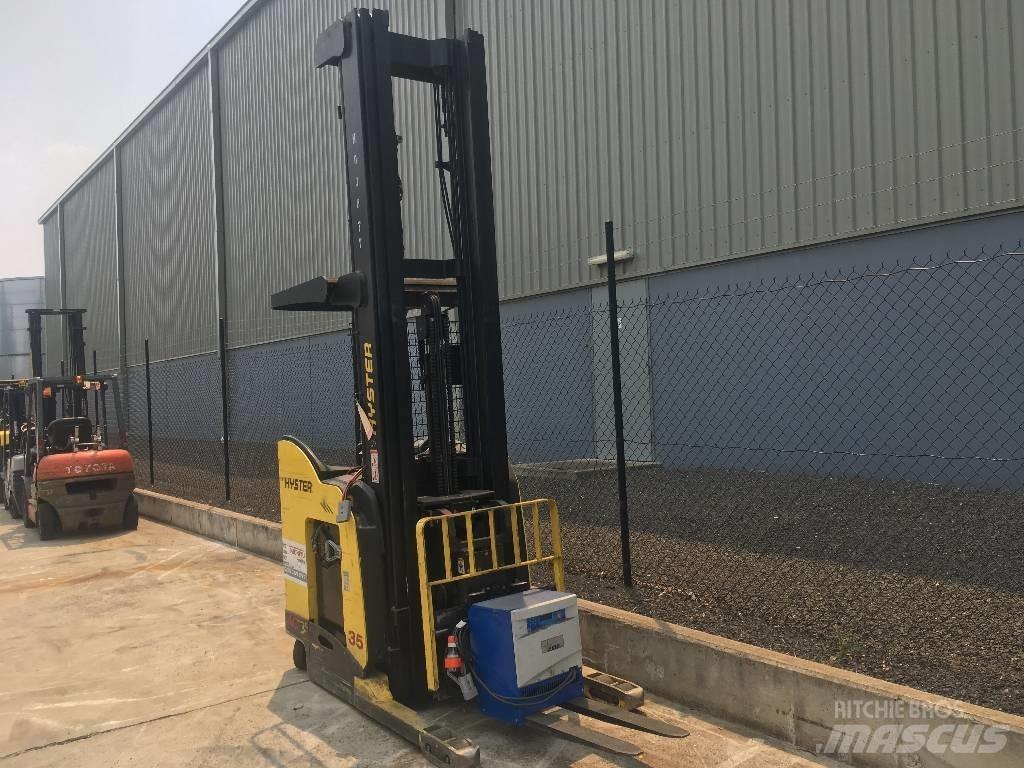 Hyster N35ZDR Reachtruck voor hoog niveau