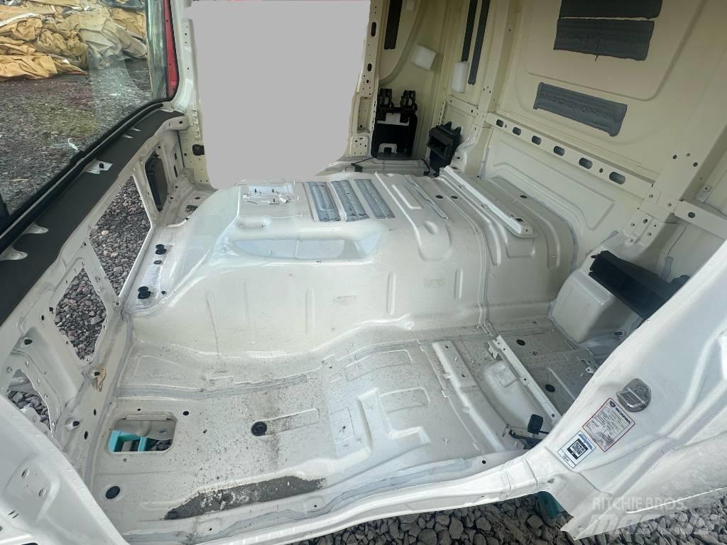 Scania P 370 Cabine en interieur