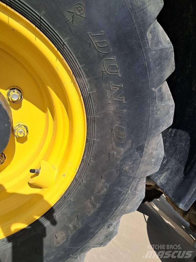 Komatsu WA100M-8 Wielladers