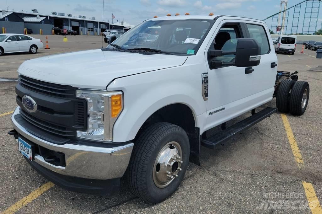 Ford F 350 XL SD Chassis met cabine
