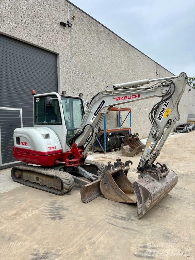 Takeuchi TB 240 Minigraafmachines < 7t