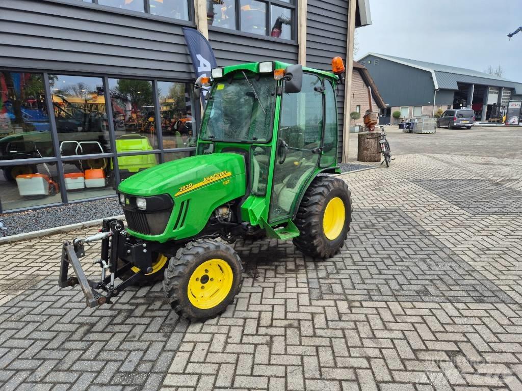John Deere 2520 Compacttrekkers
