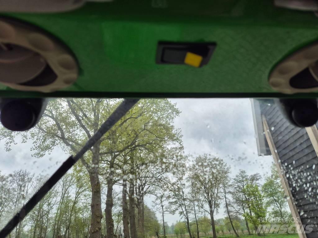 John Deere 2520 Compacttrekkers