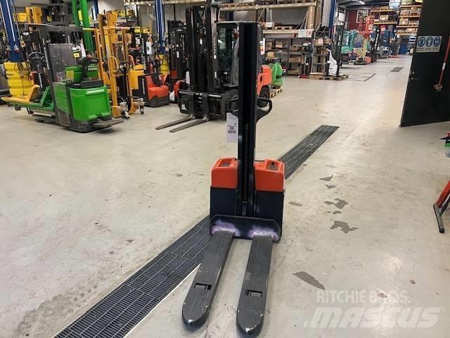 BT Toyota HWE 100 Stapelaar meeloop