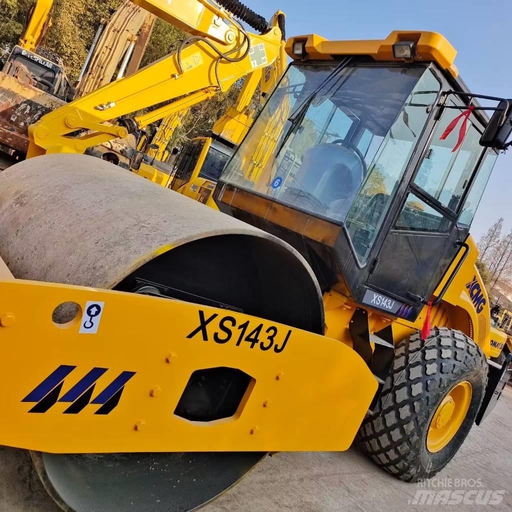 XCMG XS 142 J Trilrolwalsen