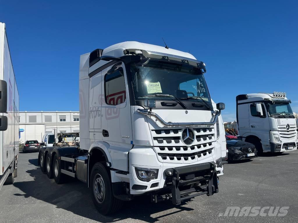 Mercedes-Benz 3253L Vrachtwagen met containersysteem