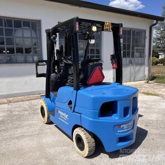 Yale GDP25LX Diesel heftrucks