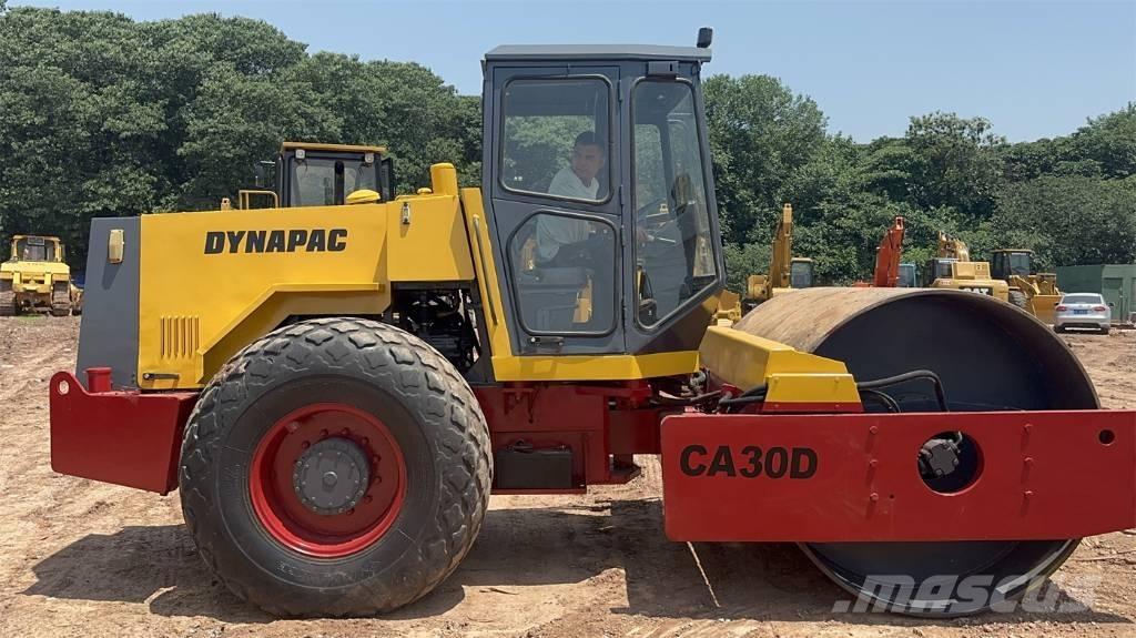 Dynapac CA 30 D Trilrolwalsen