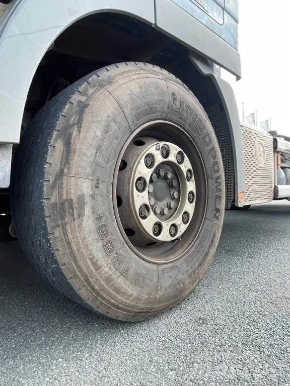 Scania R400 Vrachtwagen met containersysteem