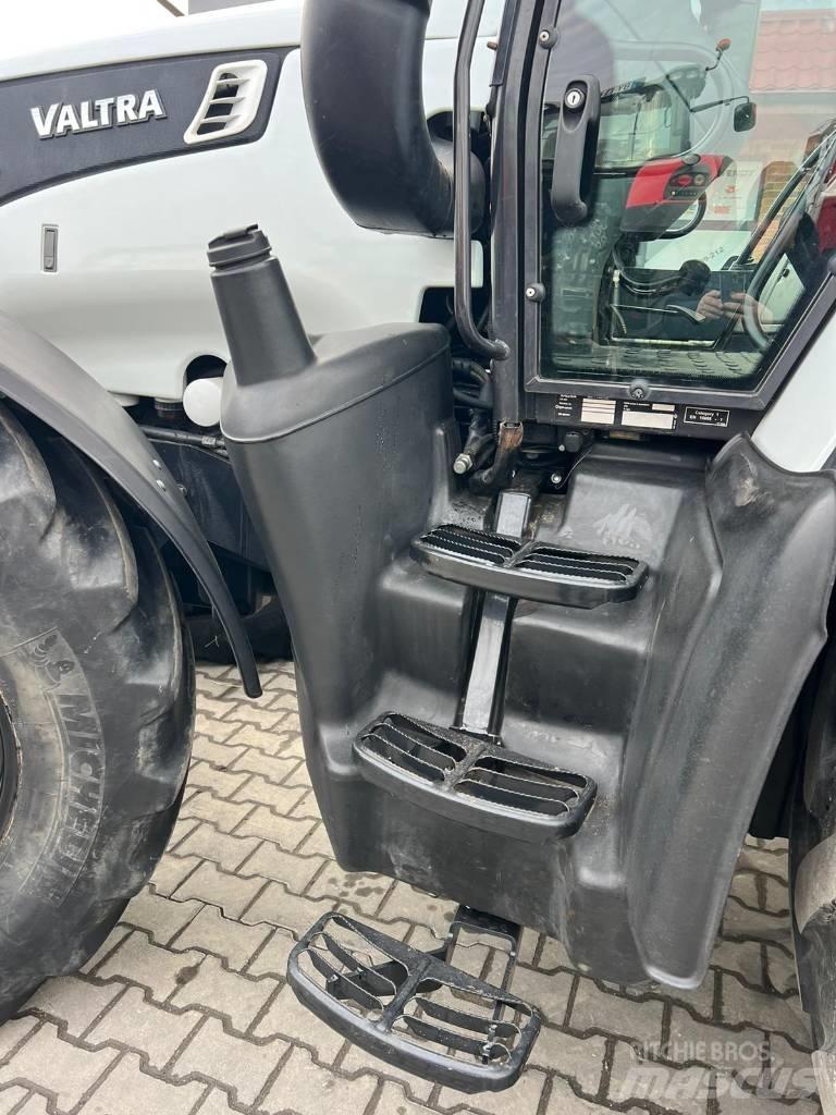 Valtra T 202 Versu Tractoren