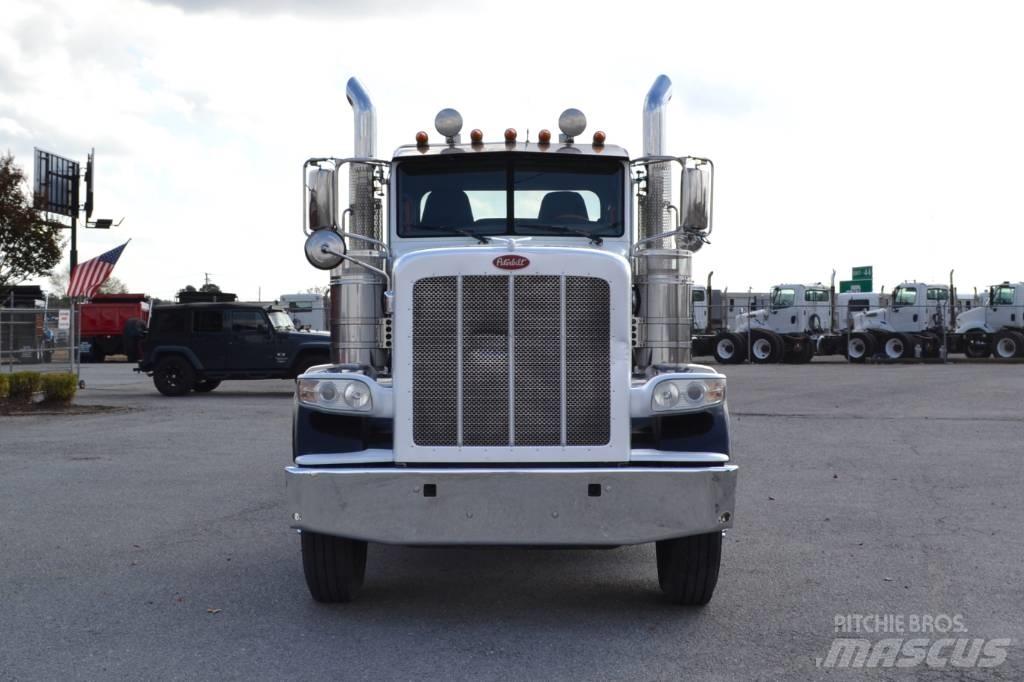 Peterbilt 389 Trekkers