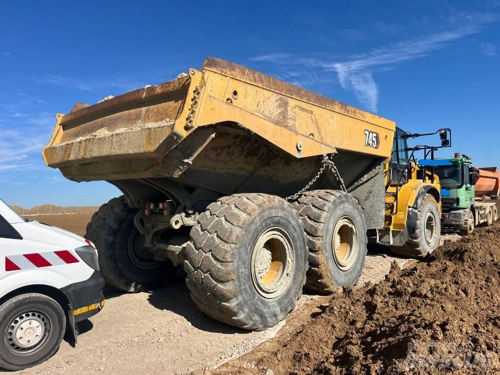CAT 745 Knik dumptrucks