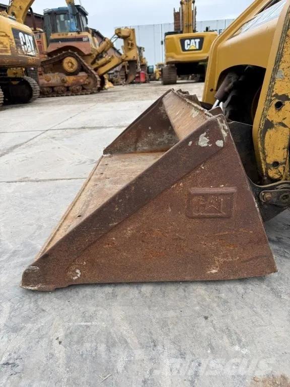 CAT 226B Schrankladers