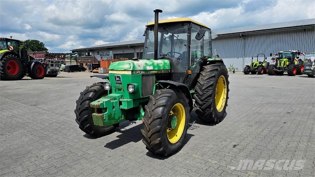 John Deere 2040A Tractoren