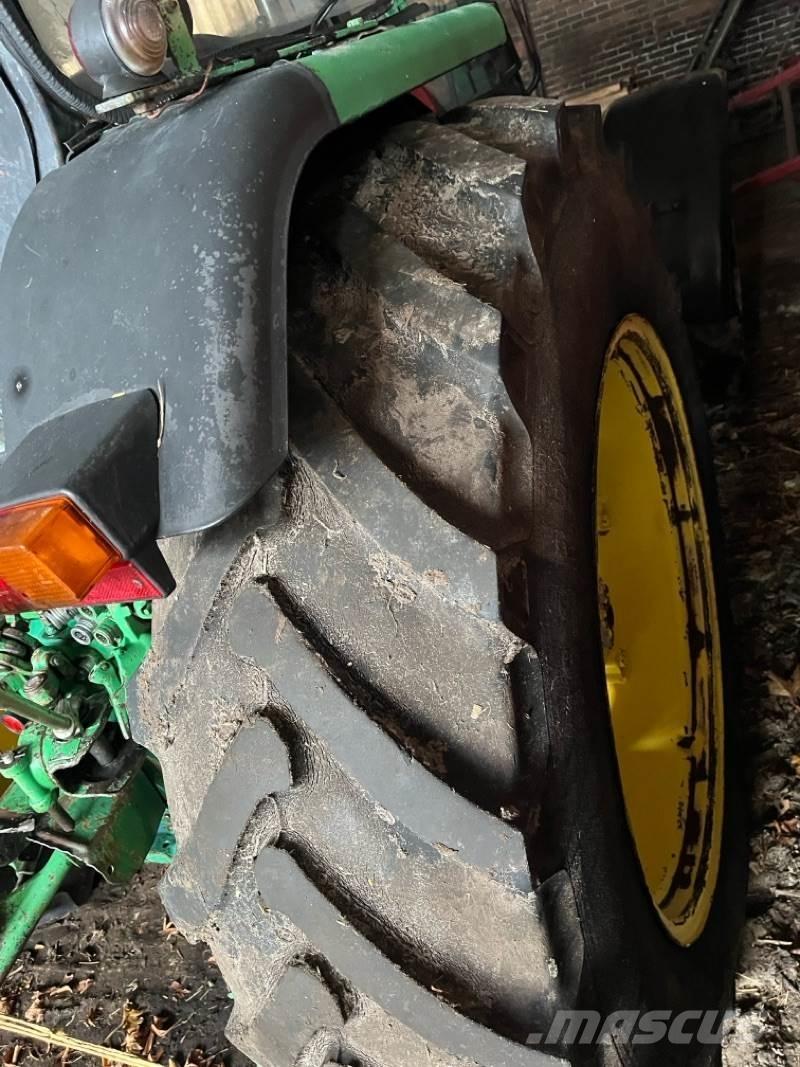 John Deere 2040A Tractoren
