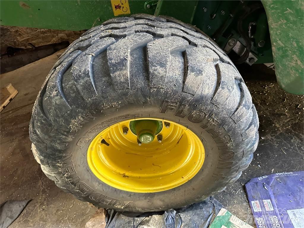 John Deere V461M Ronde-balenpersen
