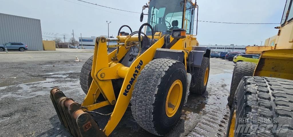 Komatsu WA 200 Wielladers