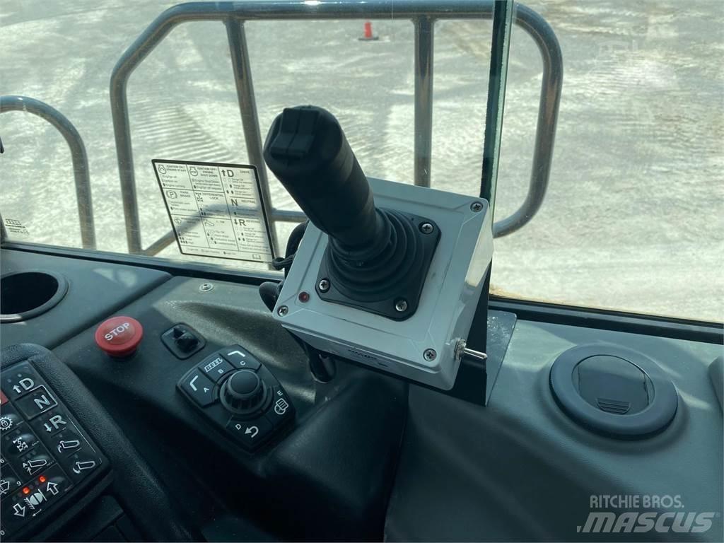 Bell B30E Water tankwagens
