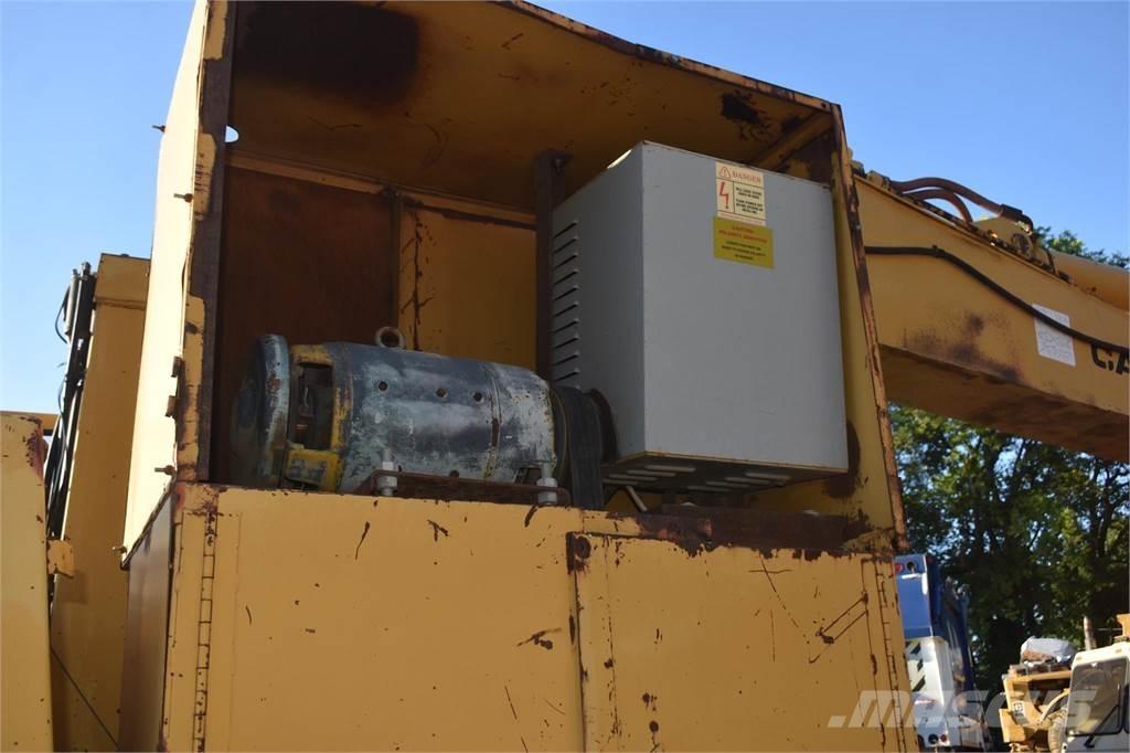 CAT 215B LC Rupsgraafmachines