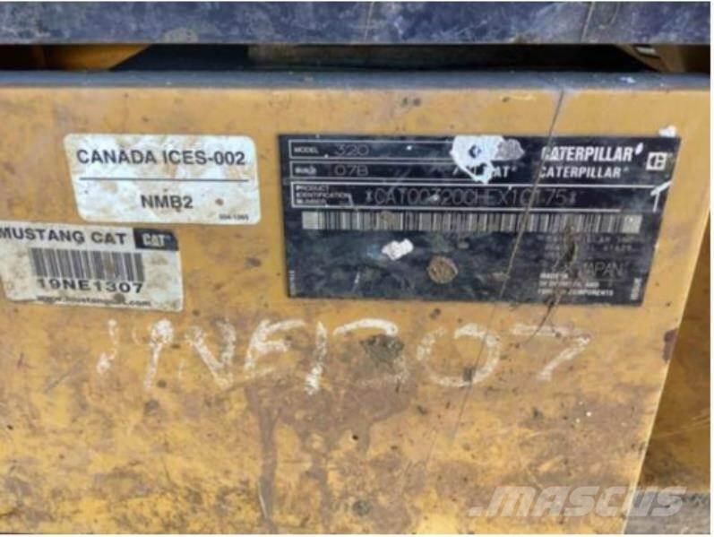 CAT 320 Rupsgraafmachines