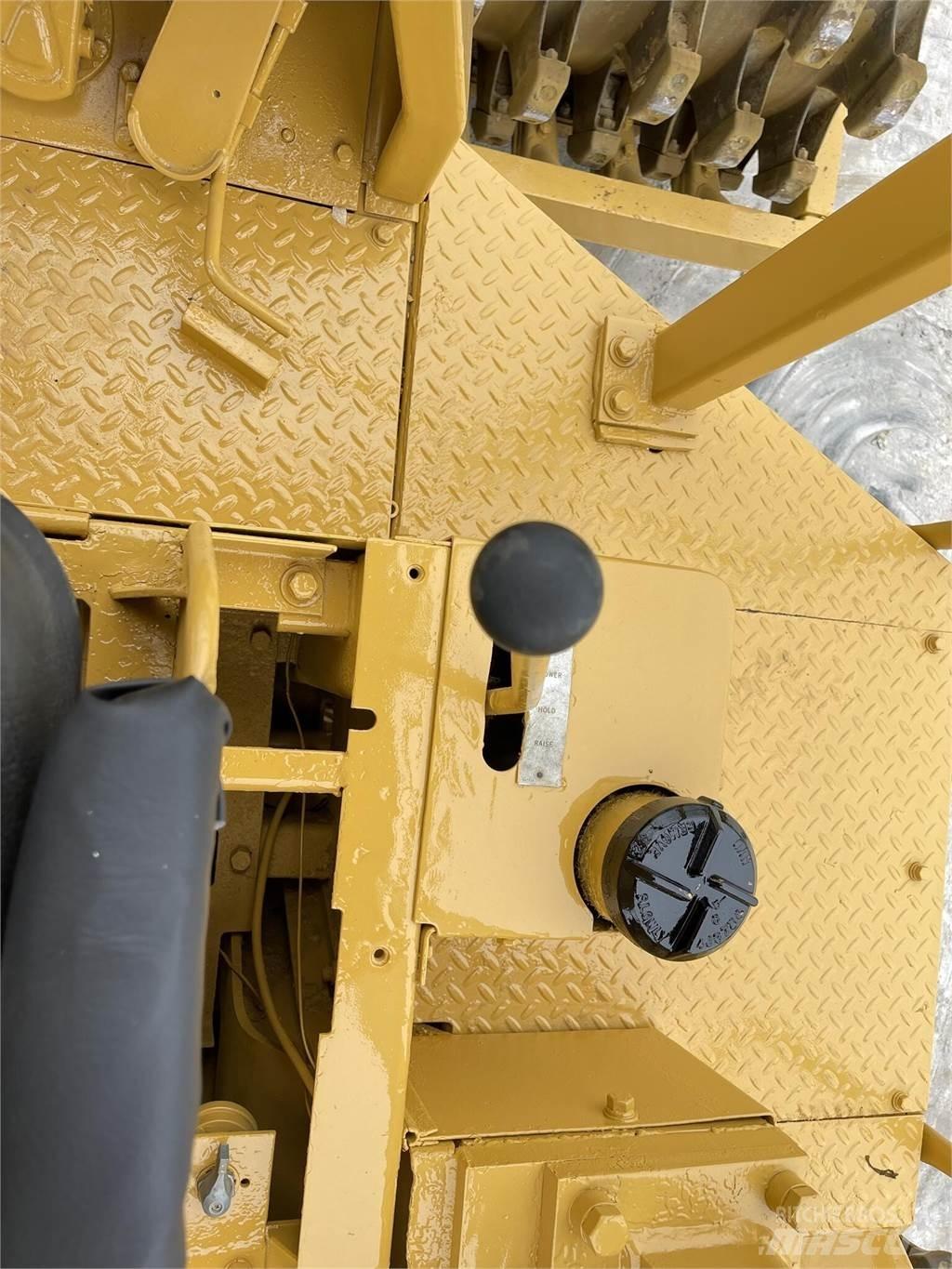 CAT 815 Afvalpersen