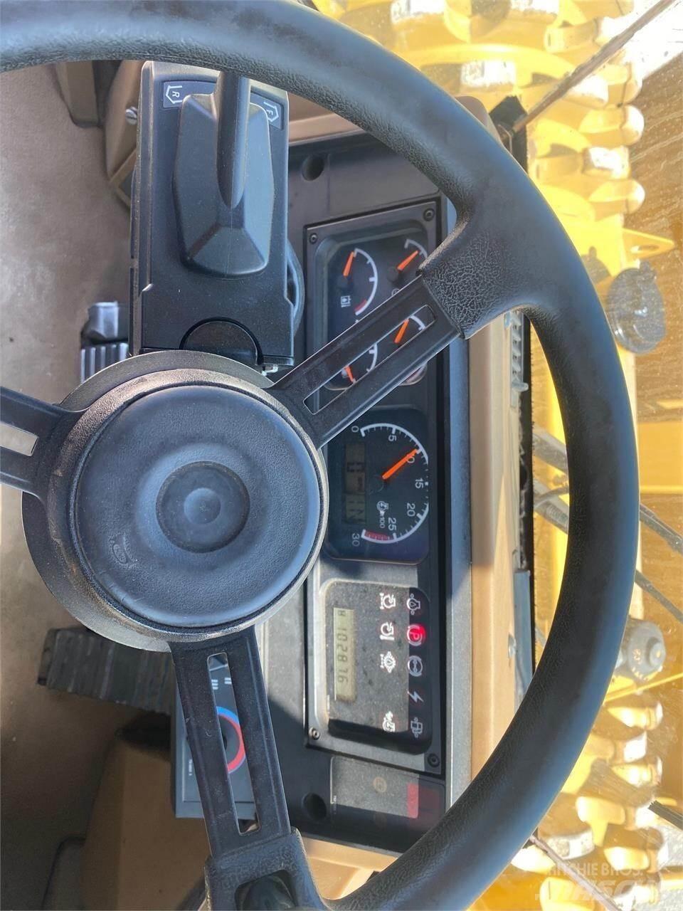 CAT 815F Afvalpersen