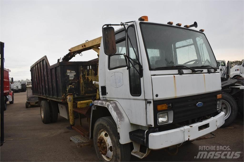 Ford CF8000 Vlakke laadvloer met kraan