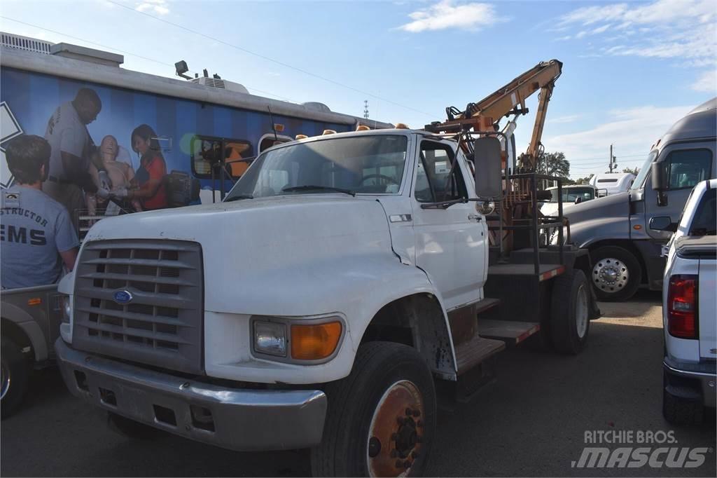 Ford F800 Vlakke laadvloer met kraan