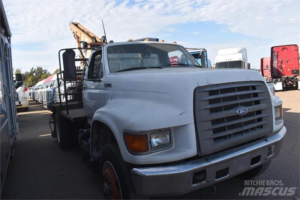 Ford F800 Vlakke laadvloer met kraan