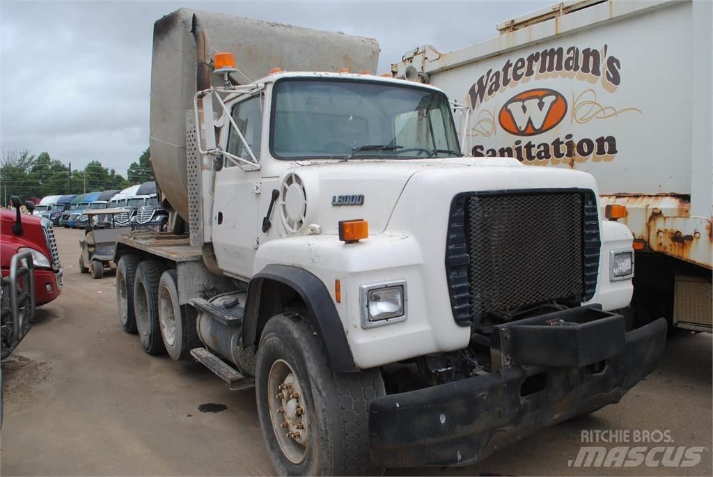 Ford L8000 Betonmixers en pompen