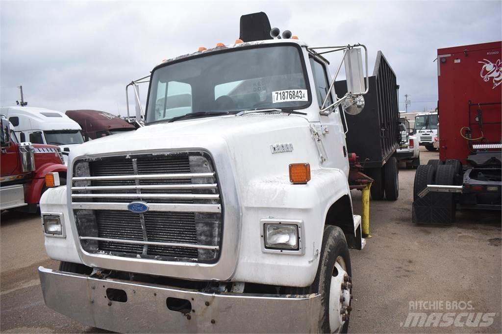 Ford L8000 Vlakke laadvloer met kraan