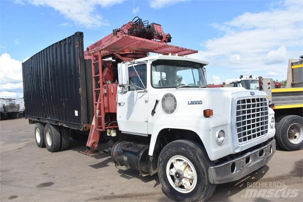 Ford L9000 Vlakke laadvloer met kraan