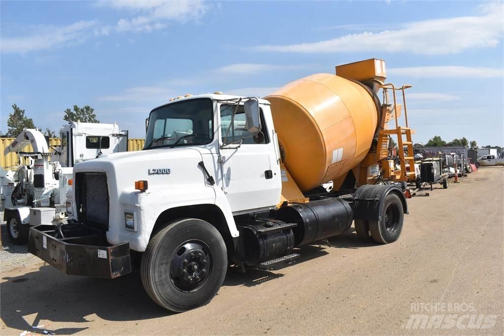 Ford LN7000 Betonmixers en pompen