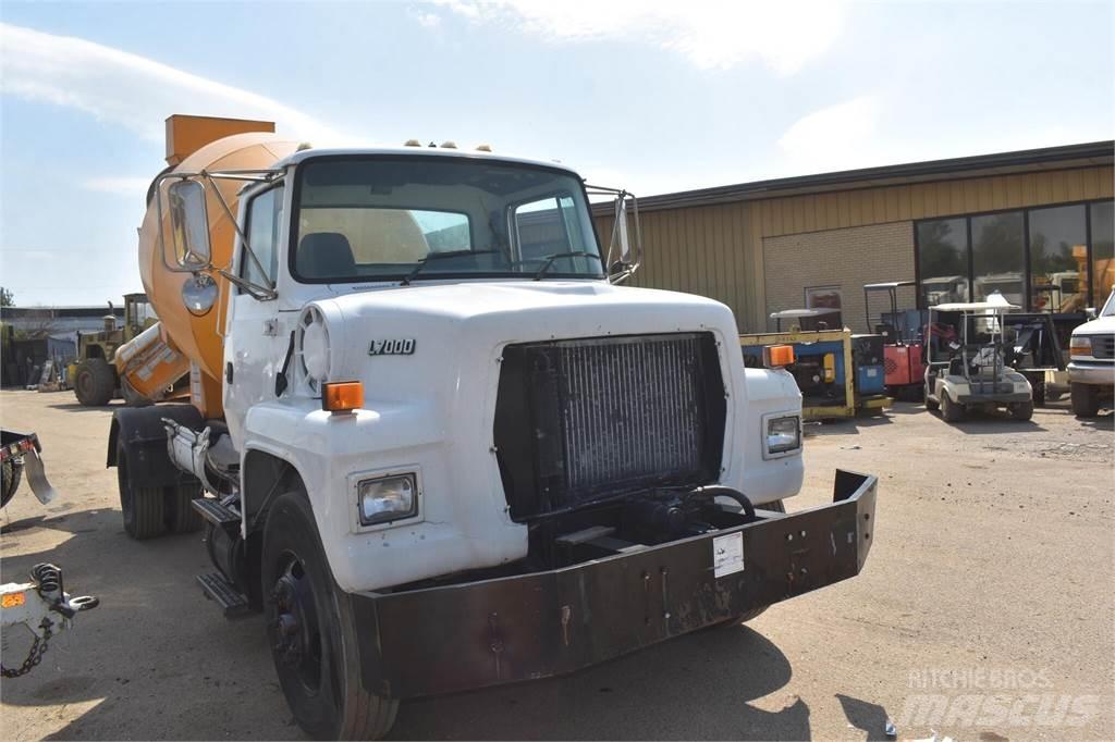 Ford LN7000 Betonmixers en pompen
