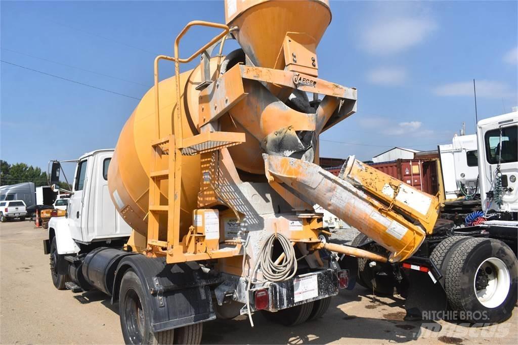 Ford LN7000 Betonmixers en pompen