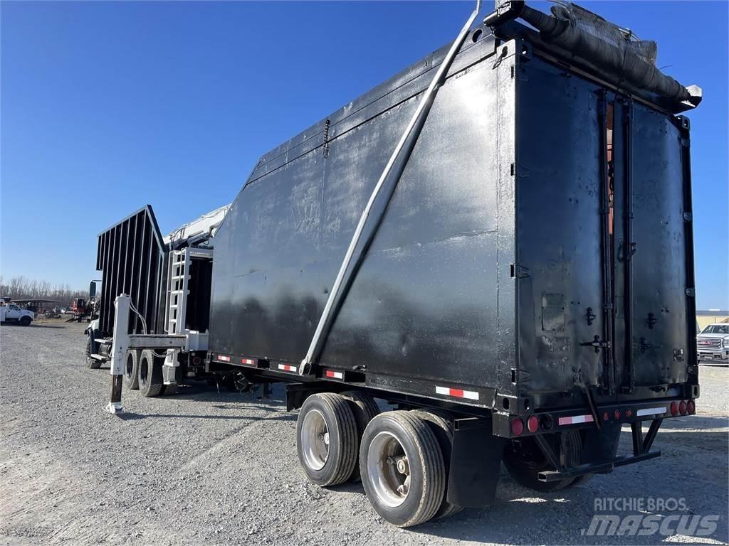 Freightliner 114SD Vlakke laadvloer met kraan
