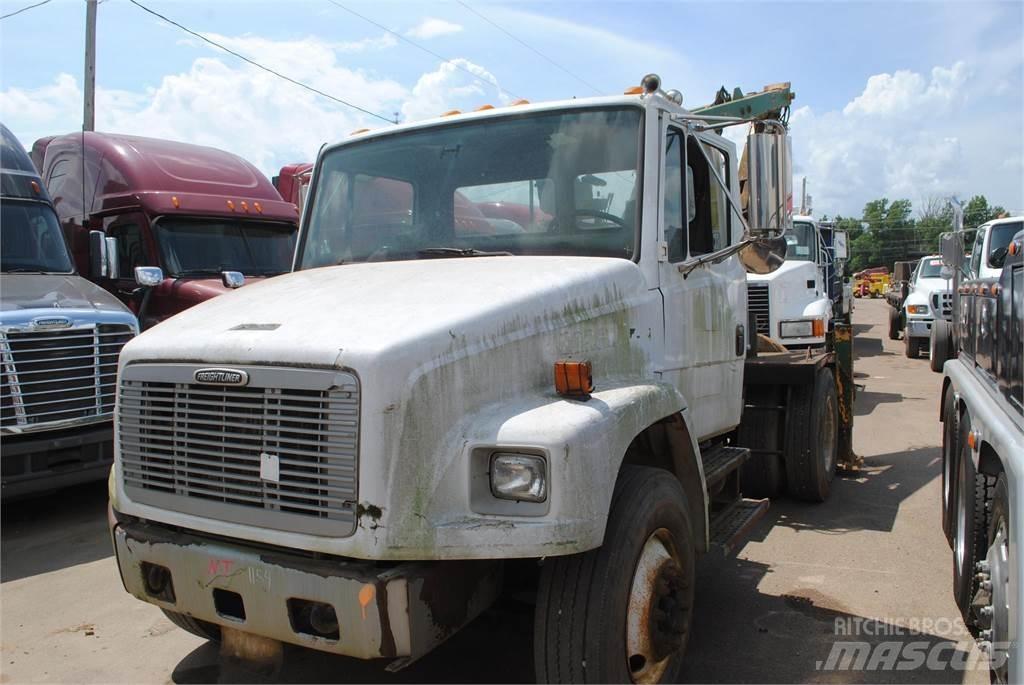 Freightliner FL70 Vlakke laadvloer met kraan
